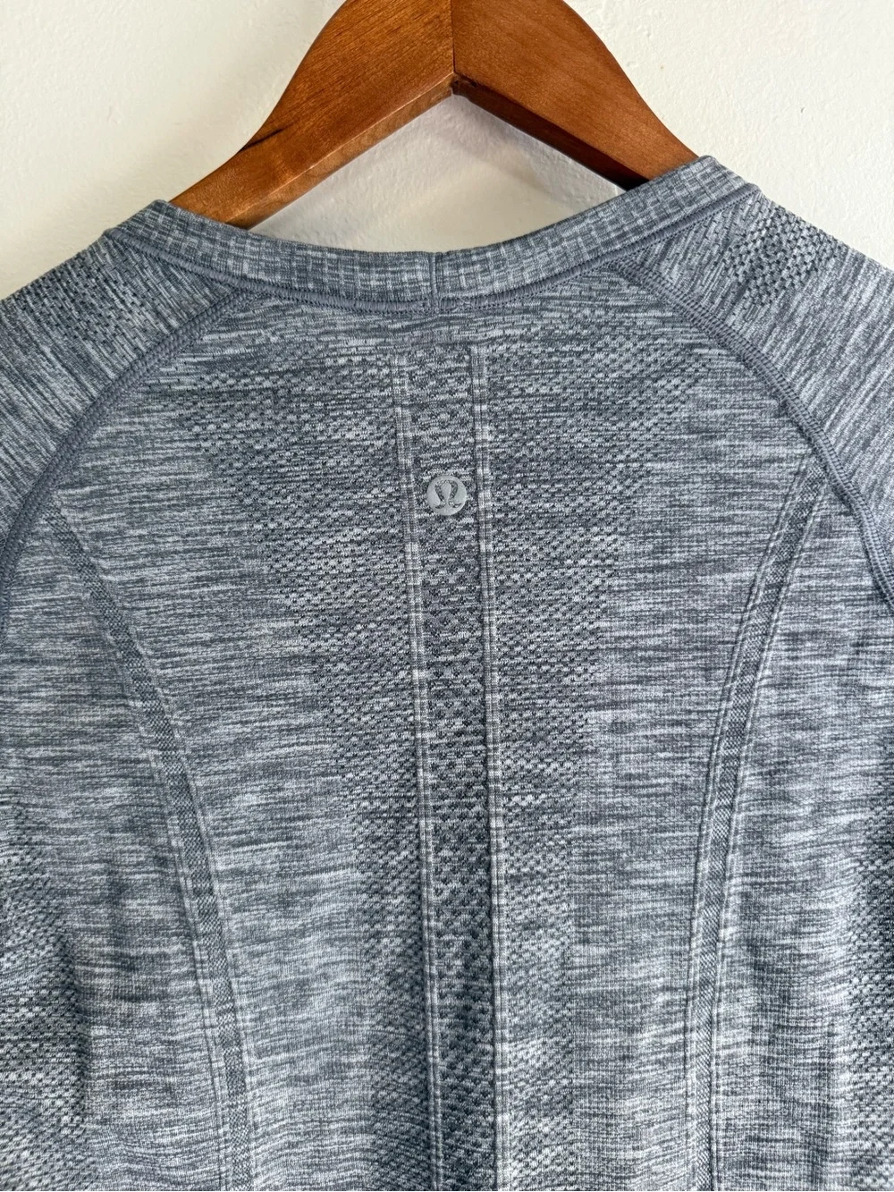 Lululemon Swiftly Tech Long Sleeve Shirt Womens 6 Gray Gym Yoga